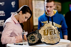 Spotkanie z fanami Joanny Jedrzejczyk po zdobyciu pasa mistrzowskiego UFC